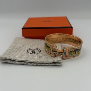 Brand New Hermès Clic H Enamel Wide Bracelet in Rose Gold